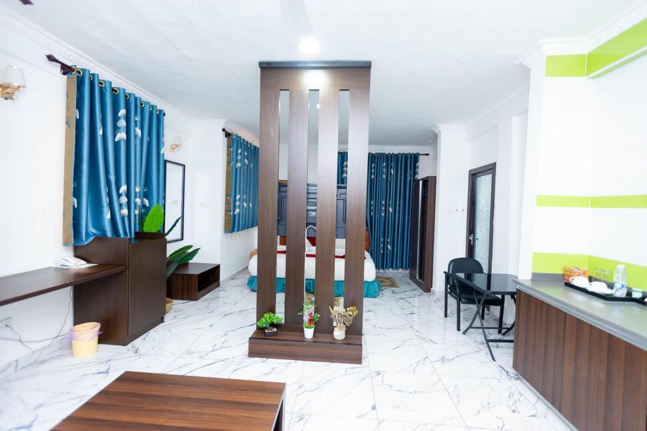 Sky Plus Hotel & Resort Ho Bagian luar foto