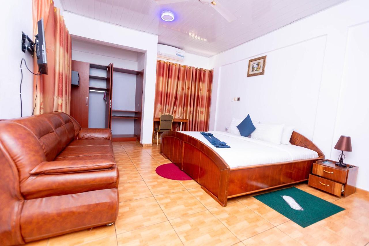 Sky Plus Hotel & Resort Ho Bagian luar foto