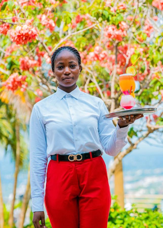 Sky Plus Hotel & Resort Ho Bagian luar foto