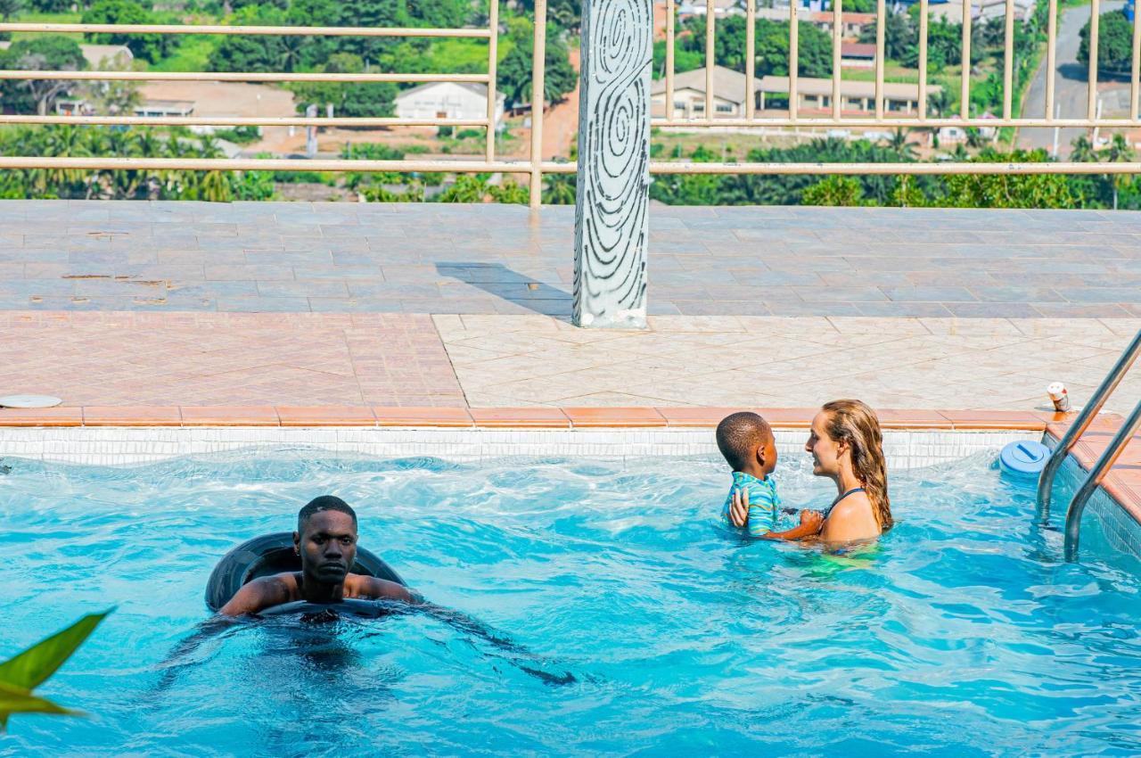 Sky Plus Hotel & Resort Ho Bagian luar foto
