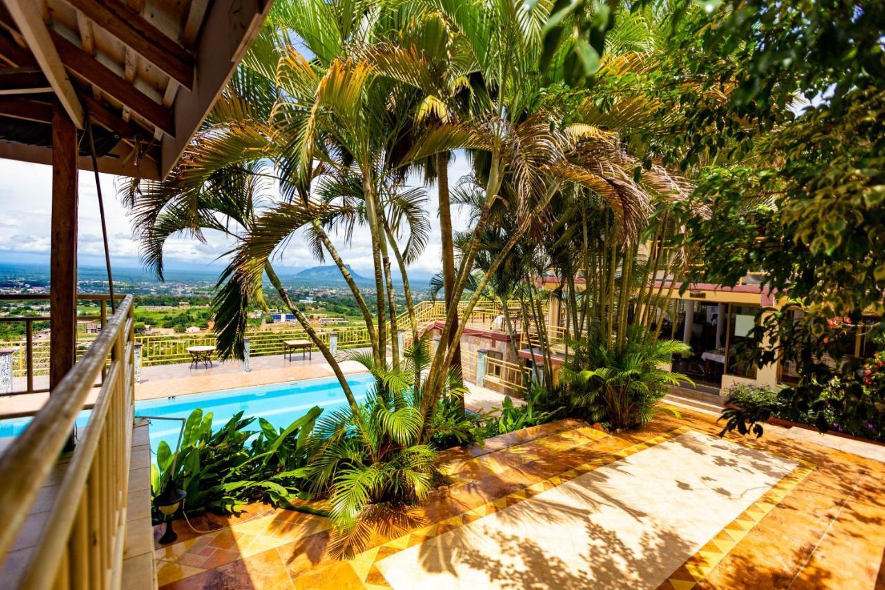 Sky Plus Hotel & Resort Ho Bagian luar foto