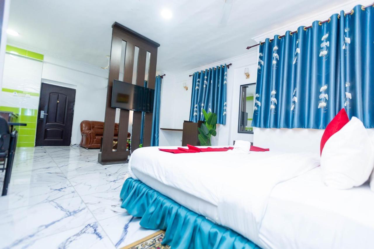 Sky Plus Hotel & Resort Ho Bagian luar foto