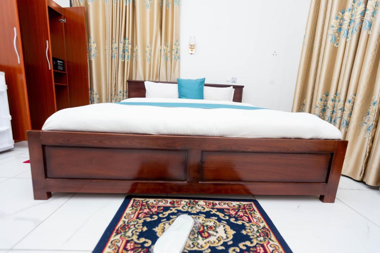 Sky Plus Hotel & Resort Ho Bagian luar foto